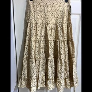 La Classe Couture Floral Lace Tiered Skirt in Size Small in Light Beige